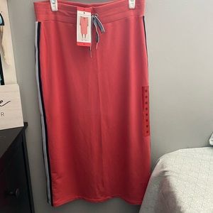 Casual high waisted tube skirt.